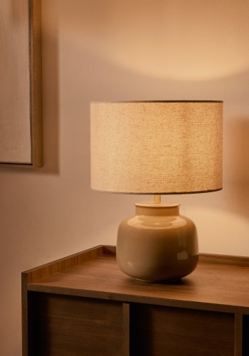 KAVE HOME Tay bordlampe i grnn keramikk og beige lin