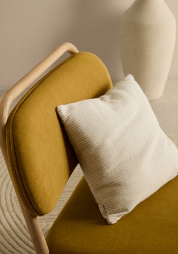 KAVE HOME Helda lenestol - sennepschenille og naturlig eik