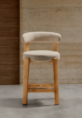KAVE HOME Granittkrakk i beige chenille og heltre ask med naturlig finish FSC 100% 65 cm