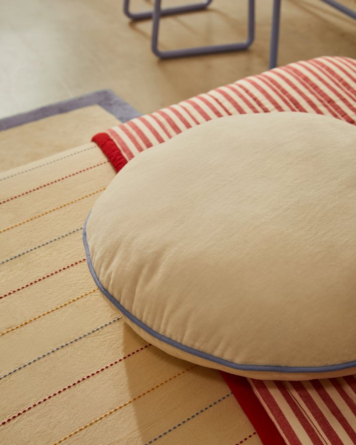 KAVE HOME Saya hvit og bl, rund bomullspute, 40 cm