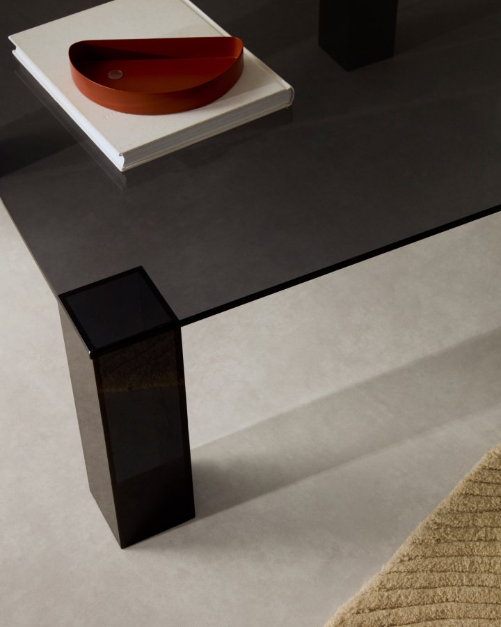 KAVE HOME Adularia mrkegrtt sidebord i herdet glass, 85 x 85 cm