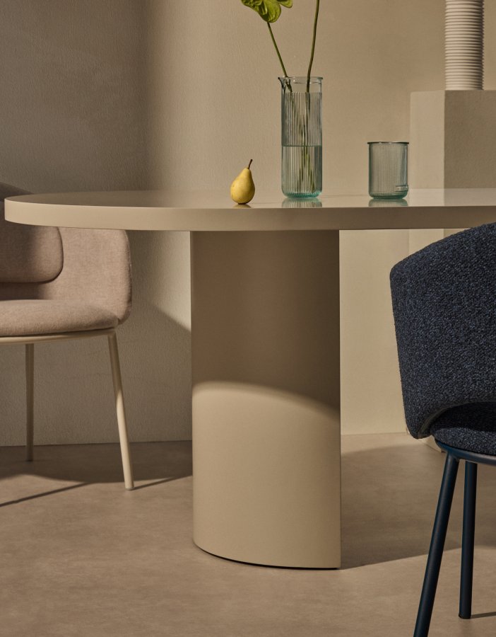 KAVE HOME Nealy-bord i lakkert MDF med ecru-finish, 240 x 100 cm