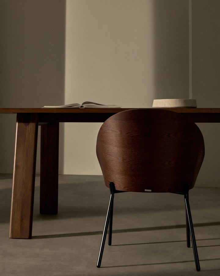 KAVE HOME Eamy spisebordsstol - brunt kunstskinn, valnttfarget askfiner og svart metall