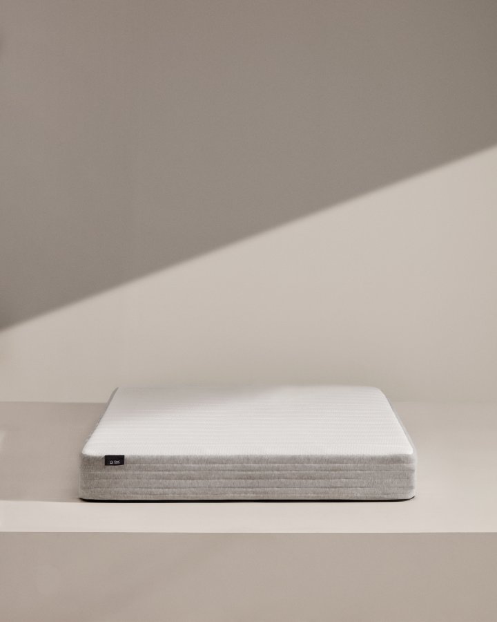 KAVE HOME Yoko skummadrass 135 x 190 cm