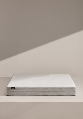 KAVE HOME Yoko skummadras - hvid stof (150x200)