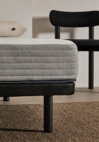 KAVE HOME Undersengsbunn uten ben - svart stoff (for 135x190 cm madrass)