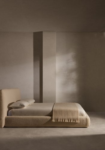 KAVE HOME Martina sengeramme, med sengegavl - off-white bouclé avtagbart trekk (160x200)