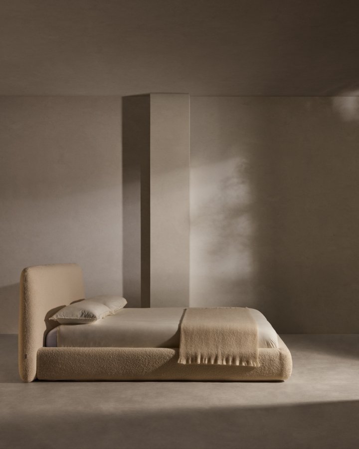 KAVE HOME Martina sengeramme, med sengegavl - off-white bouclé avtagbart trekk (160x200)