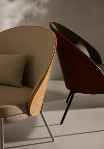 KAVE HOME Eamy lenestol - beige kunstskinn, finer i naturlig ask og beige metall