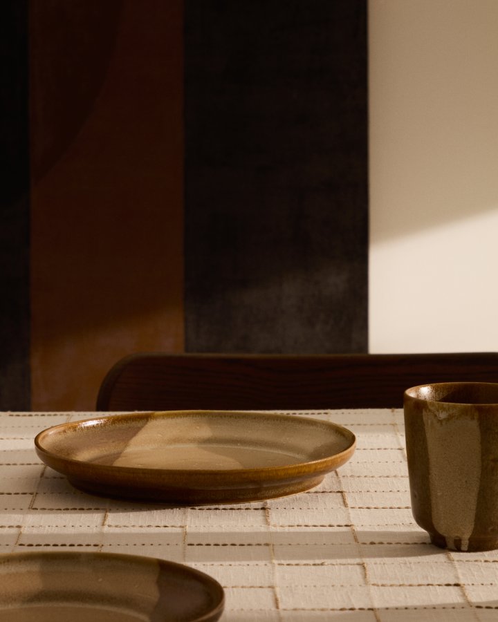 KAVE HOME Nagoli flat tallerken, rund - brun keramikk (26,5)