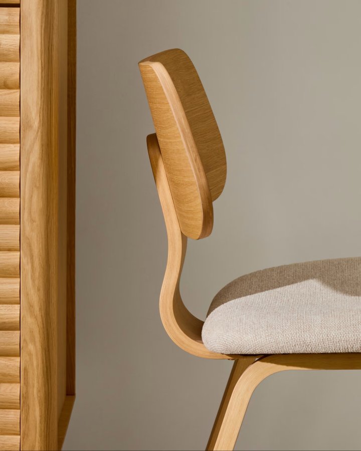 KAVE HOME Gena spisebordsstol - beige chenille stof og natur egefin�r