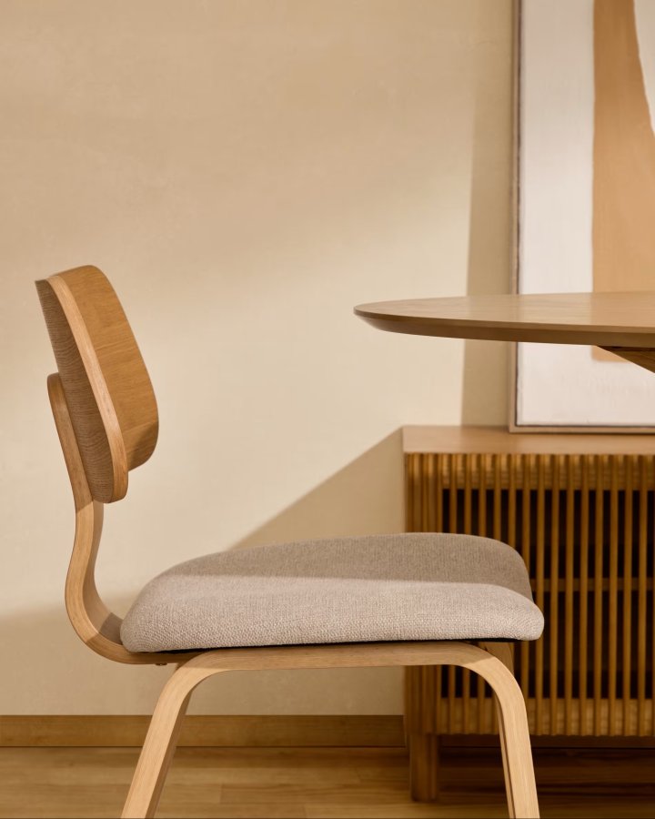KAVE HOME Gena spisebordsstol - beige chenille stof og natur egefin�r