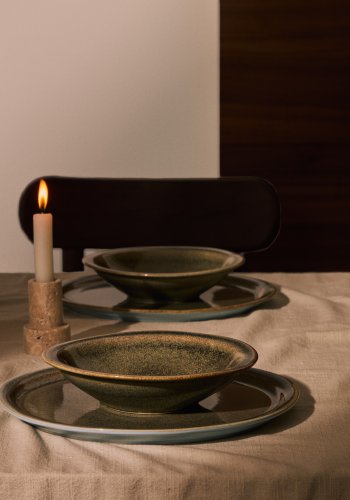 KAVE HOME Coval flat plate, rund - grbrun keramikk (28)