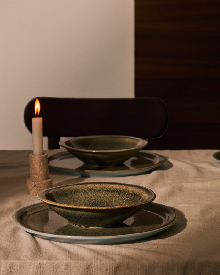 KAVE HOME Coval flat plate, rund - grbrun keramikk (28)