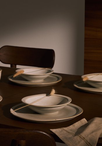 KAVE HOME Coval flat plate, rund - beige keramikk (28)