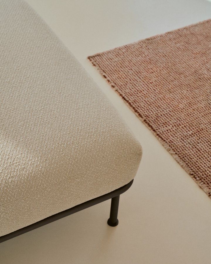 KAVE HOME Aurum, ecru fotsttte og en matt gr metallbase 85 x 85 cm FSC Mix Credit