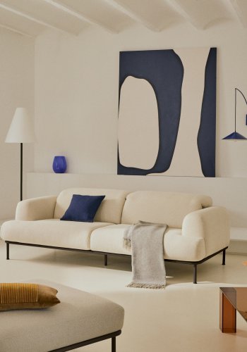 KAVE HOME Aurum 3-seters ecru sofa med justerbar nakkesttte og matt gr metallbase, 234 cm FSC Mi