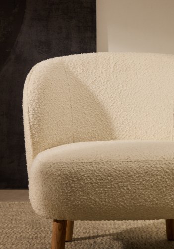 KAVE HOME Ulit lenestol - hvitt boucléstoff og naturlig bketre