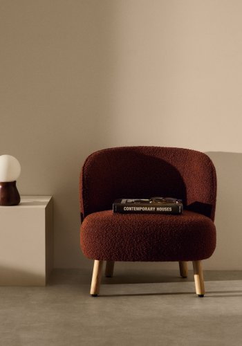 KAVE HOME Ulit Sessel - Terrakotta-Bouclé-Stoff und natürliches Buchenholz