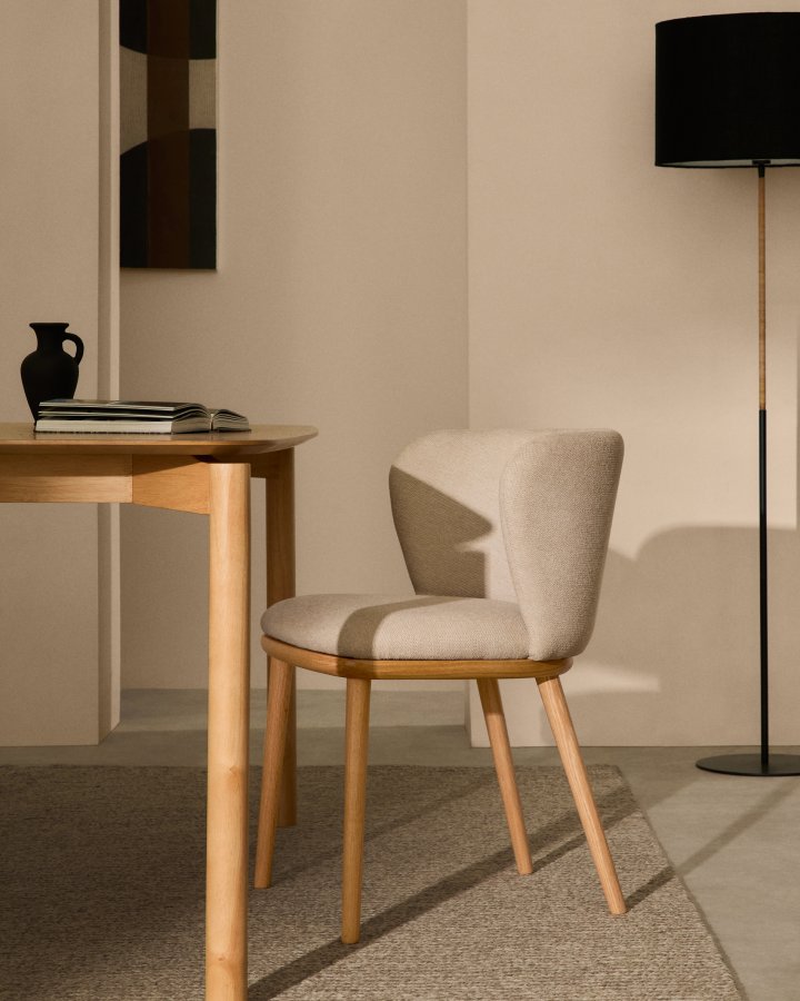KAVE HOME Ciselia stol beige chenille og heltre ask naturlig tone FSC Mix Credit