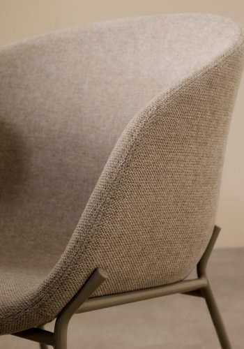 KAVE HOME Yvette-stol i beige chenille og stlben i beige utfrelse