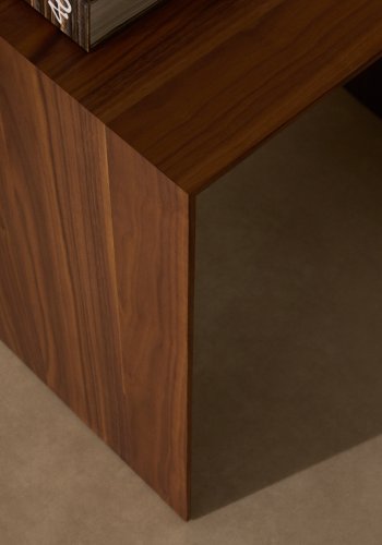 KAVE HOME Litto sidebord i valnttfiner med naturlig fargefinish, 55 x 40 cm