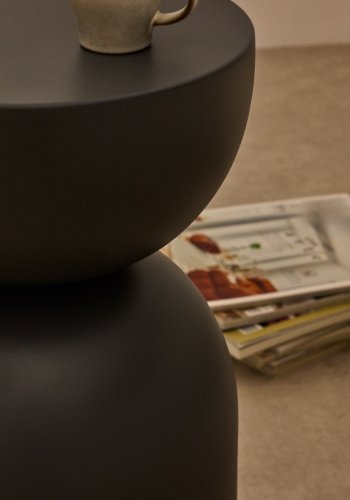 KAVE HOME Sidebord Rachell laget av metall med grlakkert overflate 30,5 cm