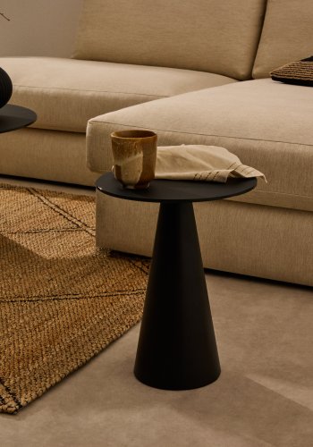 KAVE HOME Wilshire sidebord med frostet herdet glass og stl med matt svart lakkert finish.