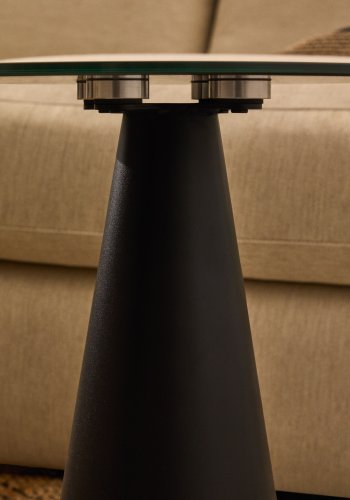 KAVE HOME Wilshire sidebord med frostet herdet glass og stl med matt svart lakkert finish.