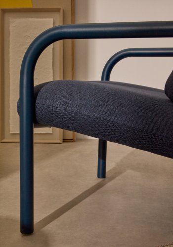 KAVE HOME Inari lenestol i bl med beige lakkert stlfinish FSC Mix Credit