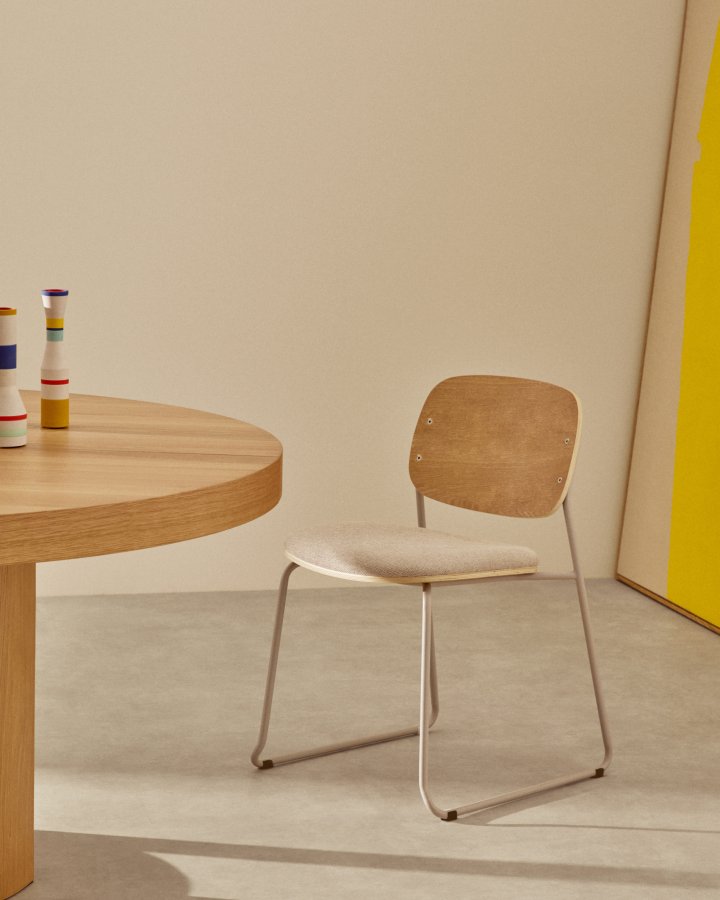 KAVE HOME Meli spisebordsstol, stabelbar - poppelkrydsfiner, beige chenille og beige metal