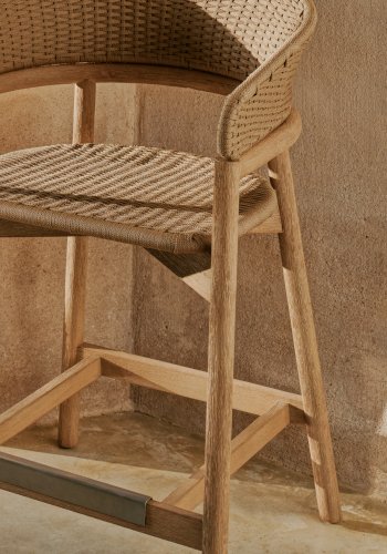 KAVE HOME Arinella krakk i FSC 100 % heltre akasie med naturlig finish og beige tausnor 65 cm