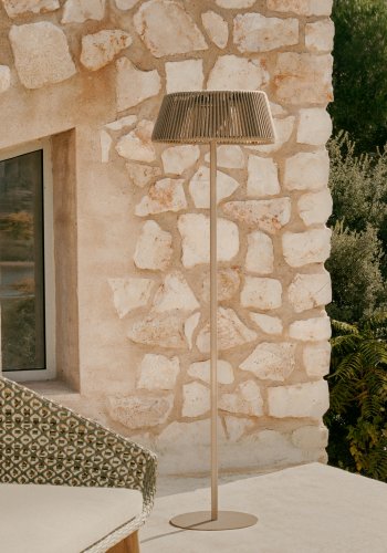 KAVE HOME Aldet utendrs solcelledrevet gulvlampe i gr tauledning 46 cm