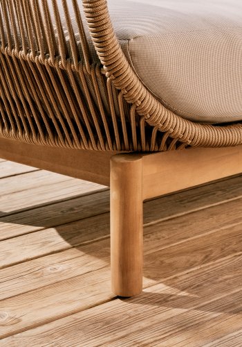 KAVE HOME Catalina 3-manns hagesofa, med armlener og puter - beige tau og naturlig akasietre