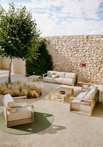 KAVE HOME Ambra 3-seters sofa i heltre akasie med lys overflate 249 cm