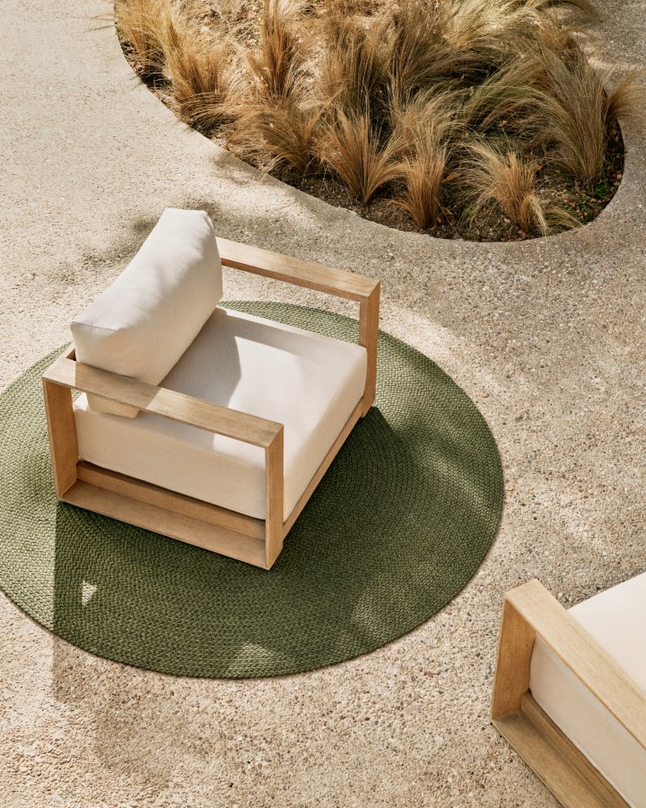 KAVE HOME Ambra lenestol i heltre akasie med en lys finish