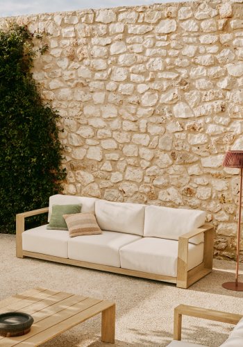 KAVE HOME Ambra 3-seters sofa i heltre akasie med lys overflate 249 cm