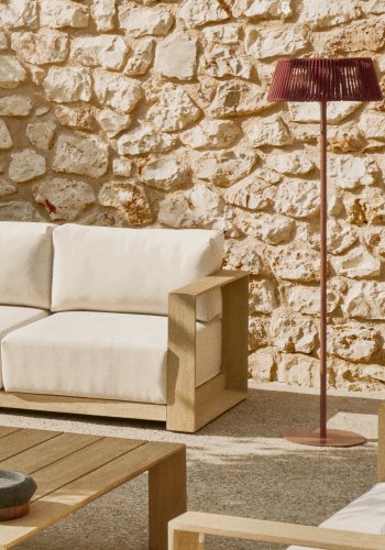 KAVE HOME Aldet utendrs solcelledrevet gulvlampe i terrakotta med tauledning 46 cm