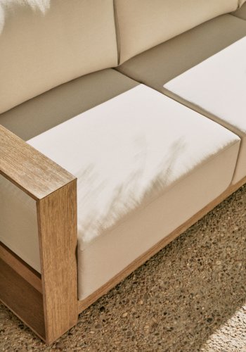 KAVE HOME Ambra 3-seters sofa i heltre akasie med lys overflate 249 cm