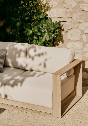 KAVE HOME Ambra 2-seters sofa i heltre akasie med lys overflate 174 cm