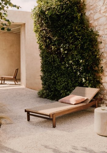 KAVE HOME Itani solstol i FSC 100 % heltre akasie og syntetisk rotting