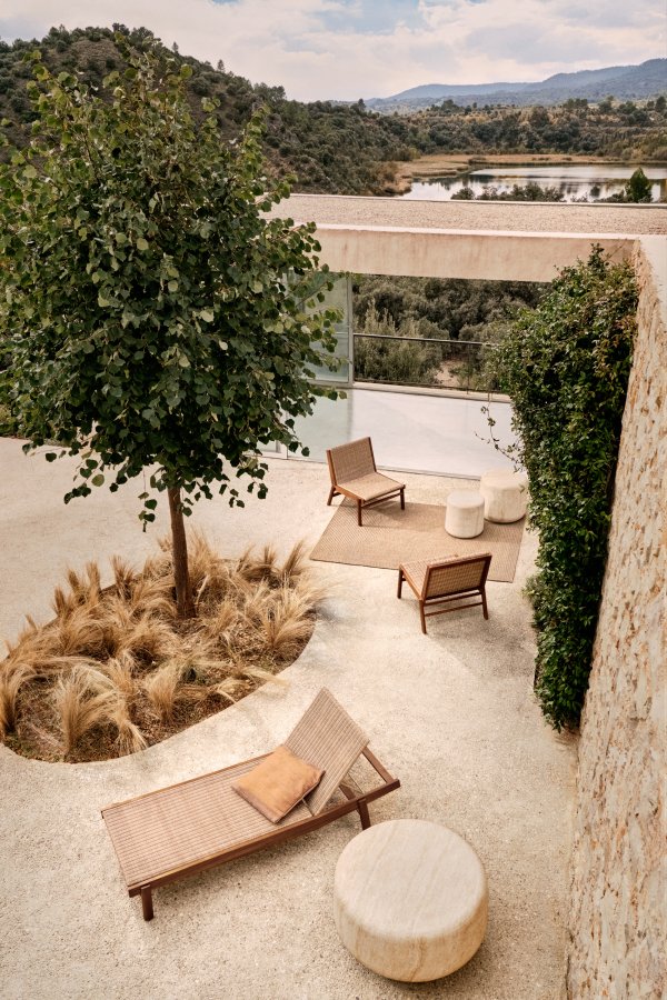 KAVE HOME Itani lenestol i FSC 100 % heltre akasie og syntetisk rotting