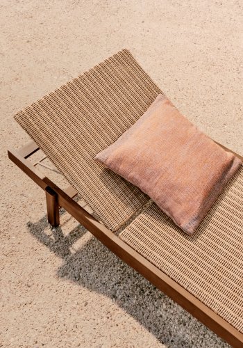 KAVE HOME Itani solstol i FSC 100 % heltre akasie og syntetisk rotting