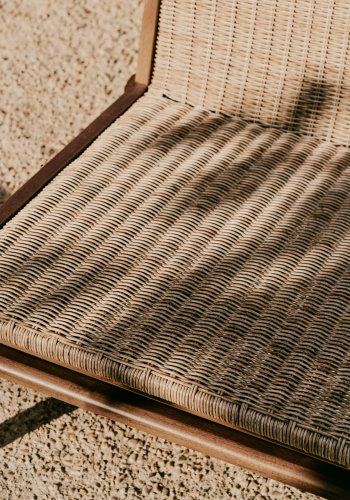 KAVE HOME Itani lenestol i FSC 100 % heltre akasie og syntetisk rotting