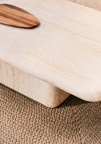 KAVE HOME Drasi salongbord i sement med travertin-effekt 140 x 70 cm