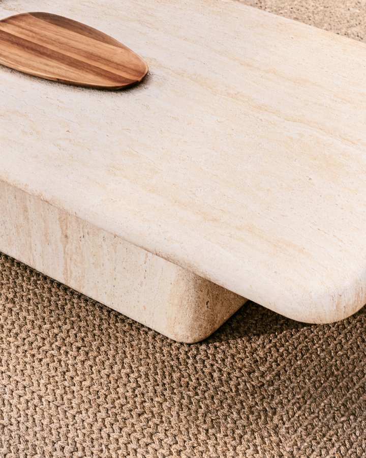 KAVE HOME Drasi salongbord i sement med travertin-effekt 140 x 70 cm