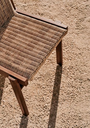 KAVE HOME Itani-stol i FSC 100 % heltre akasie og syntetisk rotting