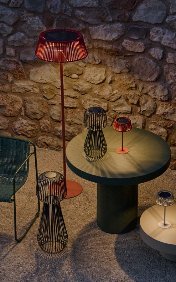 KAVE HOME Aldet utendrs solcelledrevet gulvlampe i terrakotta med tauledning 46 cm