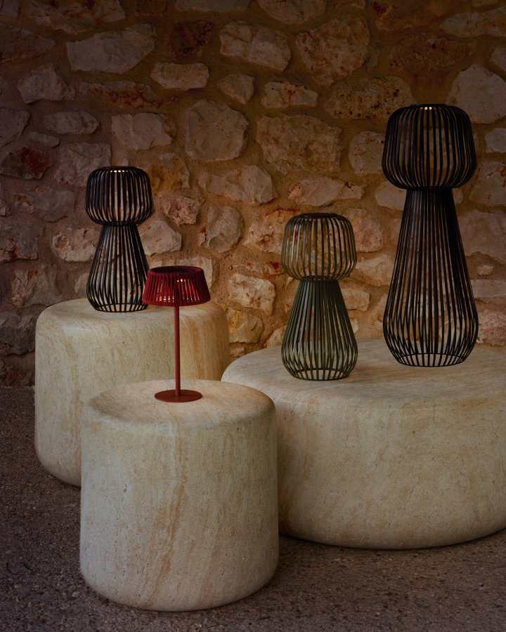 KAVE HOME Reiba solcelledrevet bordlampe i grnt metall