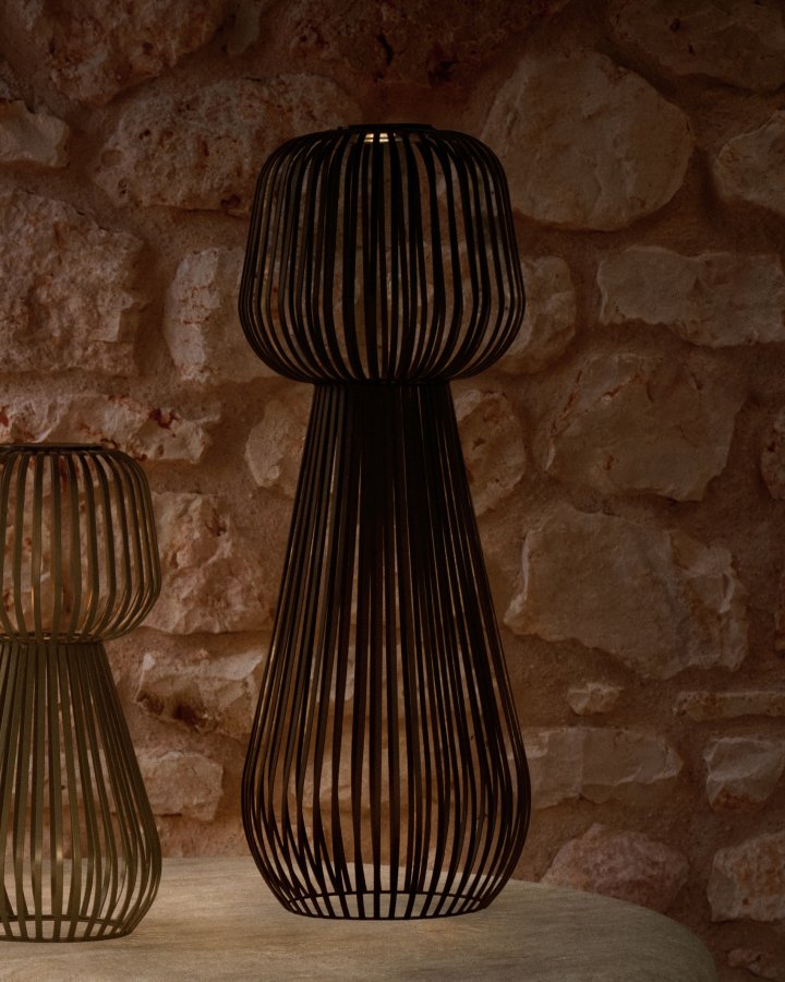 KAVE HOME Reiba solcelledrevet gulvlampe i svart metall